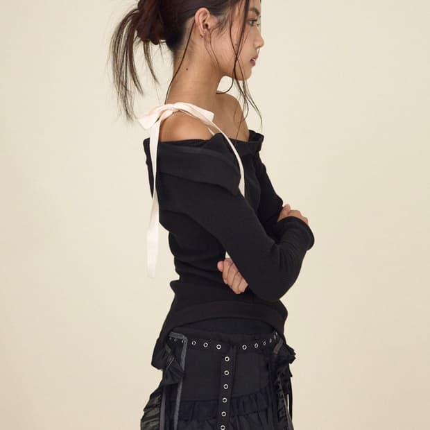 글로니 DEMI CUTOUT LONG SLEEVE (BLACK)