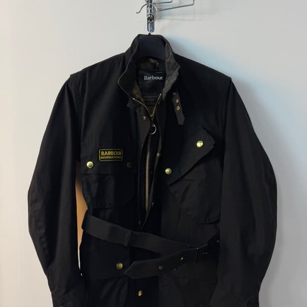 바버 인터내셔널 벨티드 왁스 자켓 