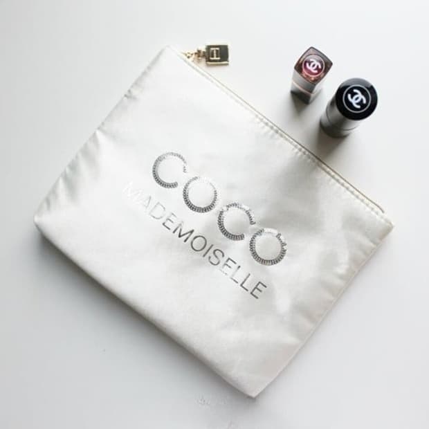 샤넬 뷰티 클러치 파우치 실버