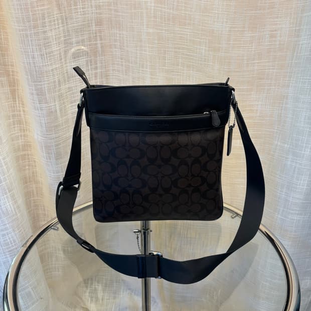 정품 코치 시그니처 남성 크로스백    