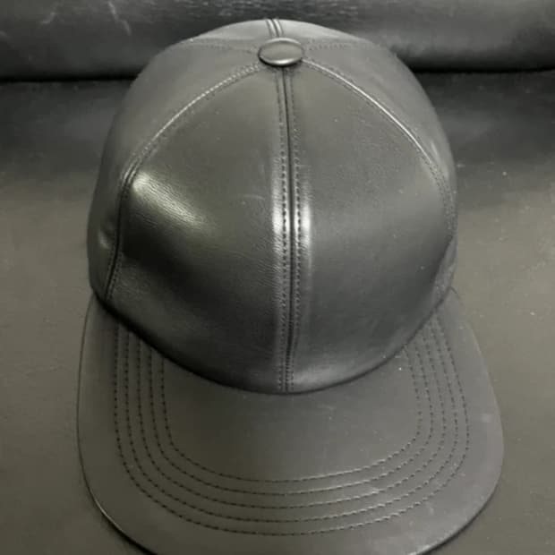 루이비통 레더 스냅백 새상품