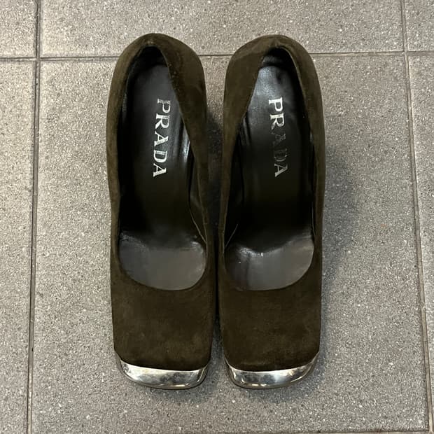 프라다 스퀘어토 펌프스 힐