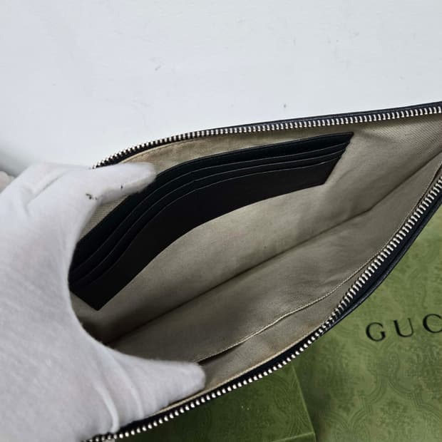 [보증서 정품]구찌 인터로킹 클러치백