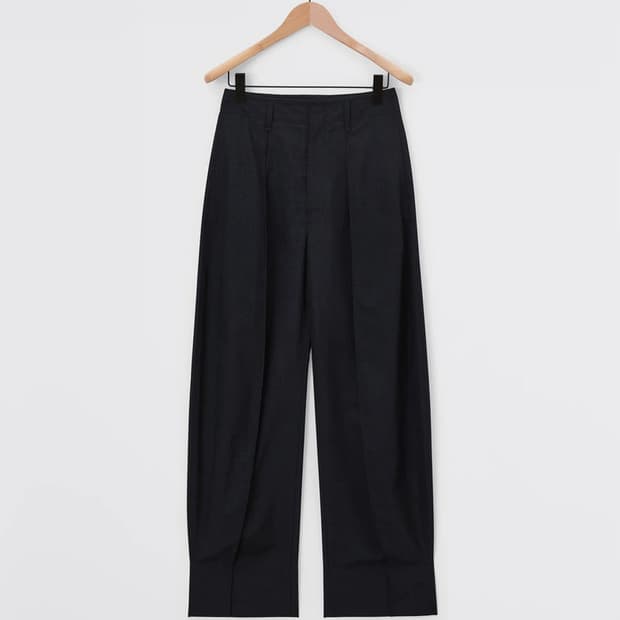 르메르 24FW 커브드 볼륨 테일러드 팬츠 캐비어 40