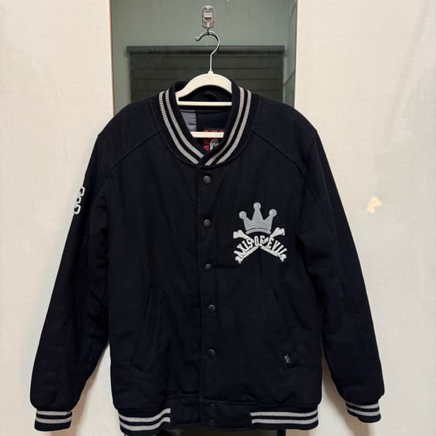 해골 패치 바시티