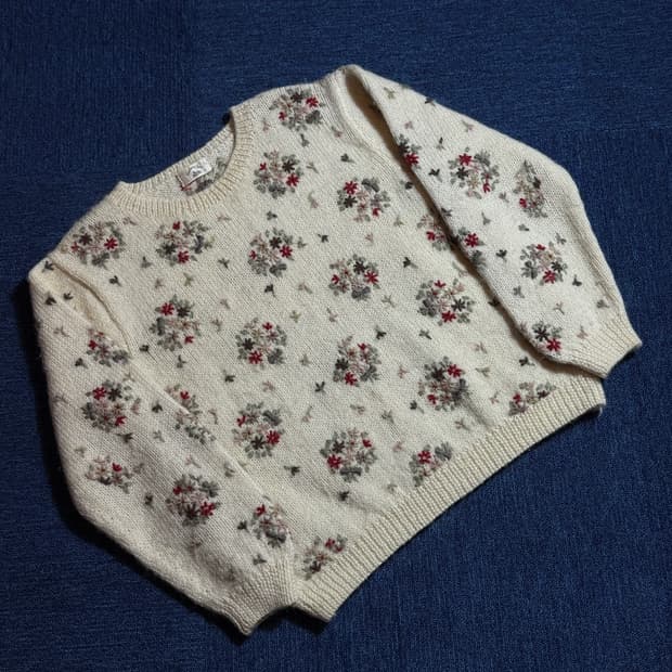 모리걸 플라워 니트 스웨터