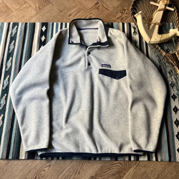 [L]파타고니아 신칠라 체스트 포켓 멜란지 플리스 풀오버 스웻셔츠