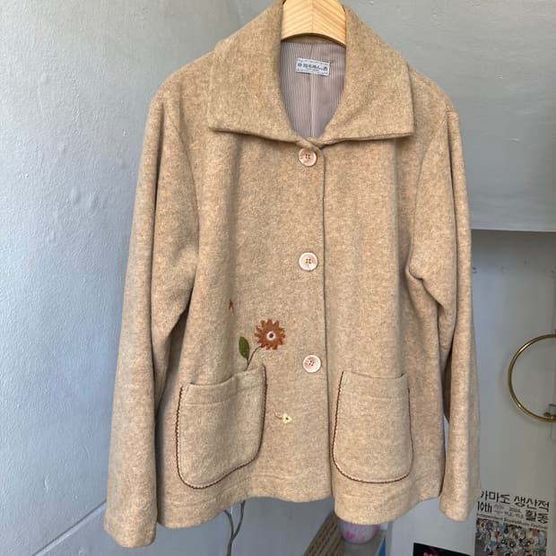 모리걸 자수 디테일 숏코트