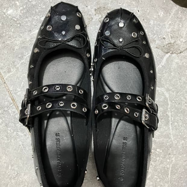 39) stradivarius 펀칭 스터드 발레리나 슈즈