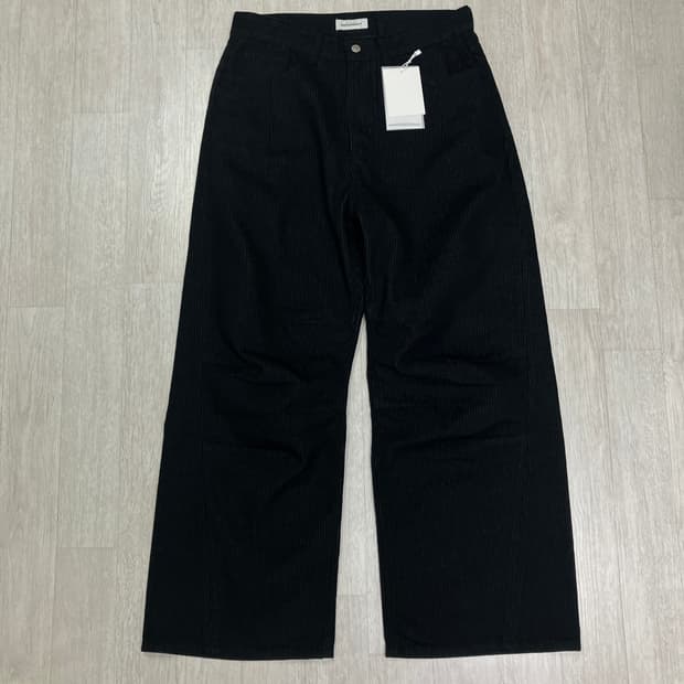 [L] 999휴머니티 av 플리츠 데님 블랙