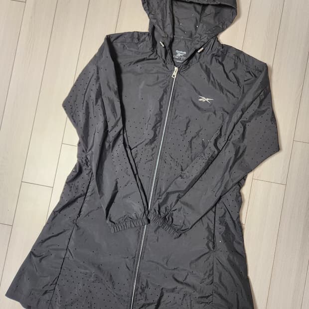 새상품급) 리복 에어홀 롱 경량 바람막이 자켓 사이즈L

여러 중고사이트