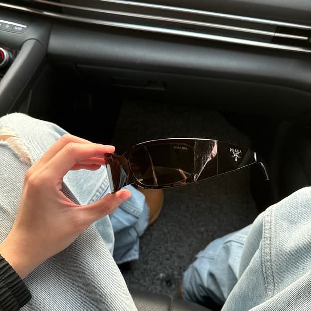 칸예 프라다 심볼 선글라스 a19