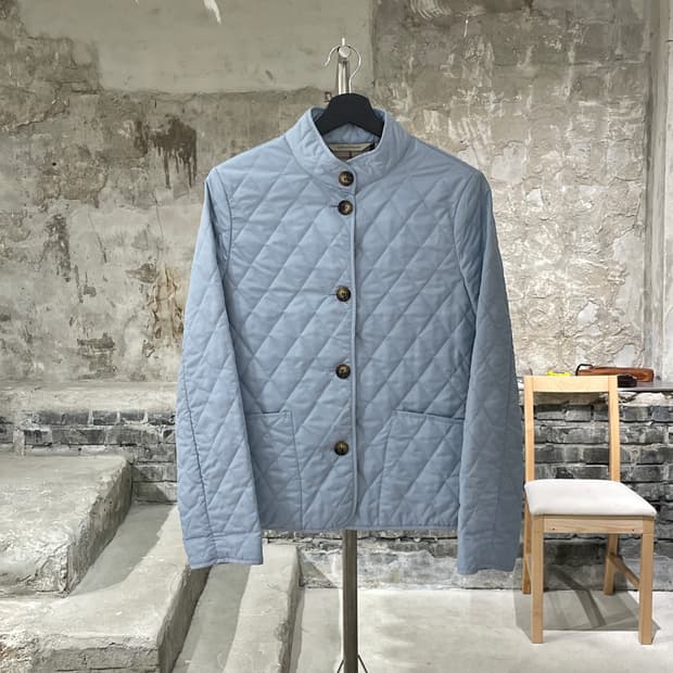 버버리 스카이 블루 버튼 퀼팅 자켓