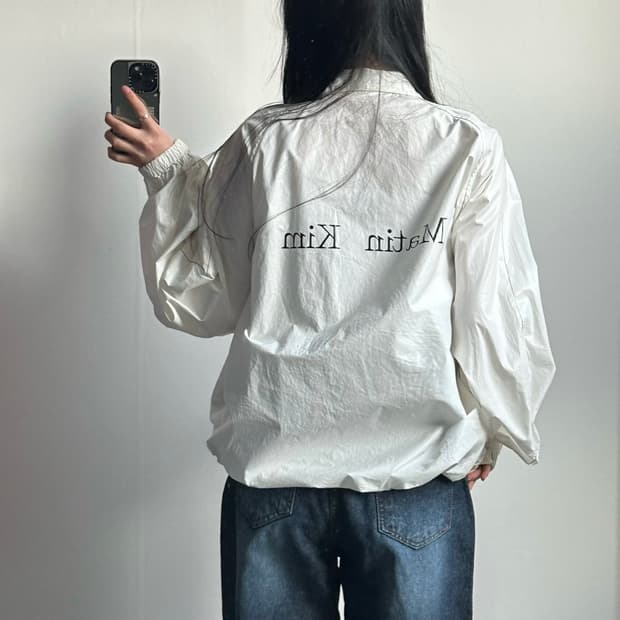 마땡킴 백로고 화이트 코팅 바람막이 자켓