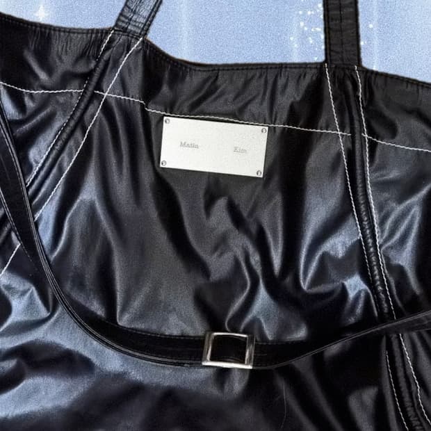 마뗑킴(MATIN KIM) 빅 코팅 토트백 블랙