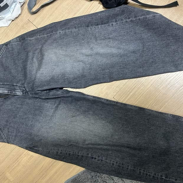 해칭룸 와이드 커브진 워시드 블랙