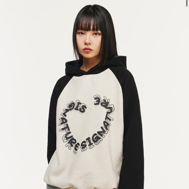 시그니쳐 레글런 컬러 후드 블랙오트밀 M