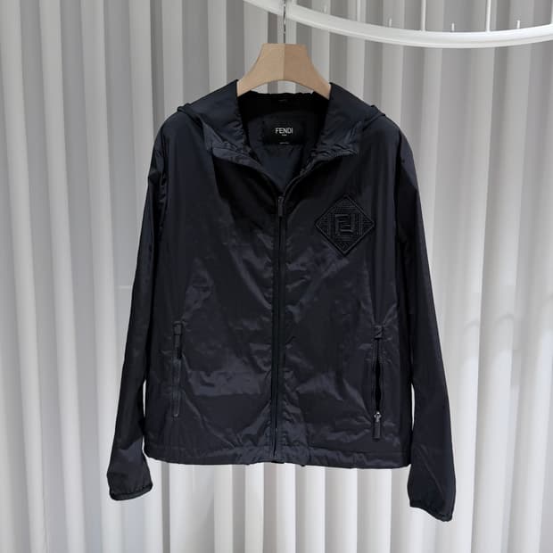 (A+/48) / 펜디 로고 바람막이 블랙