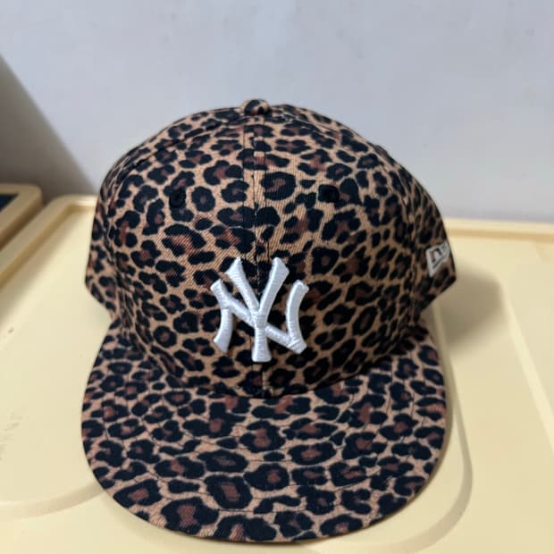 [758] 뉴에라 레오파드 피티드