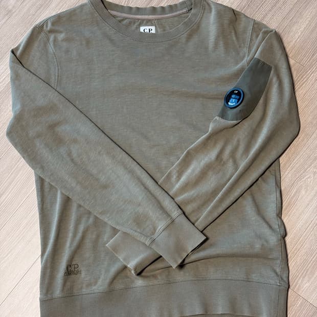 CP컴퍼니 렌즈 맨투맨