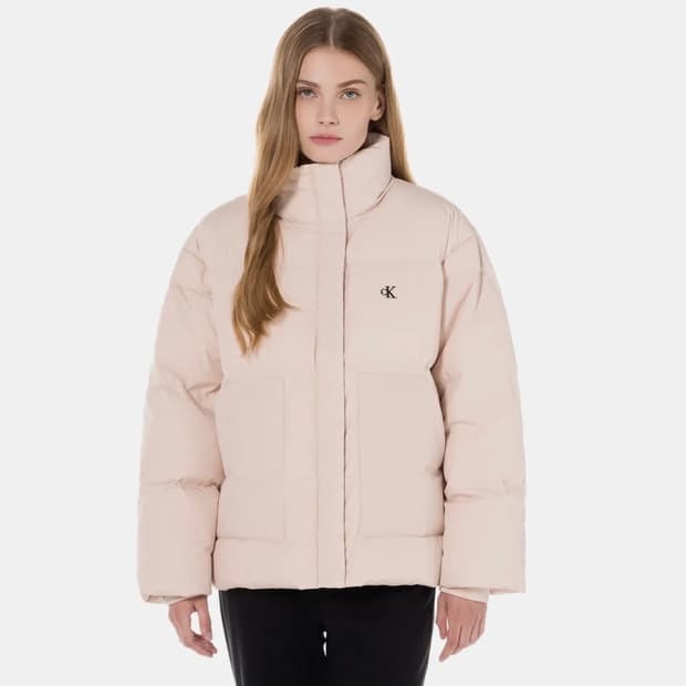 캘빈클라인 핑크베이지 숏랭스 스탠드 카라 푸퍼 숏패딩