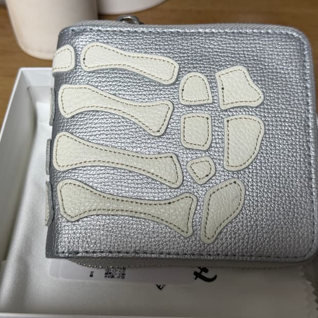 캐피탈 본 지갑 실버