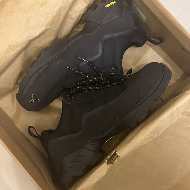 42) 로아 카타리나 블랙