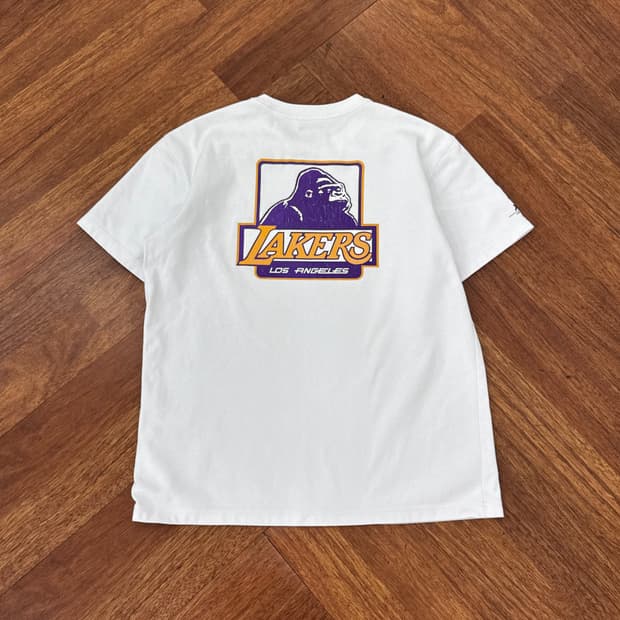 XL(100) 뉴에라 x XLARGE LA레이커스 반팔 티셔츠 