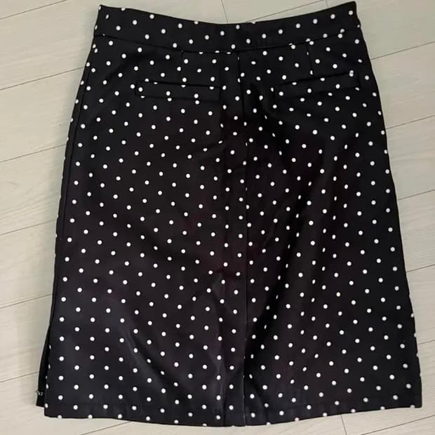 도트 미디 스커트