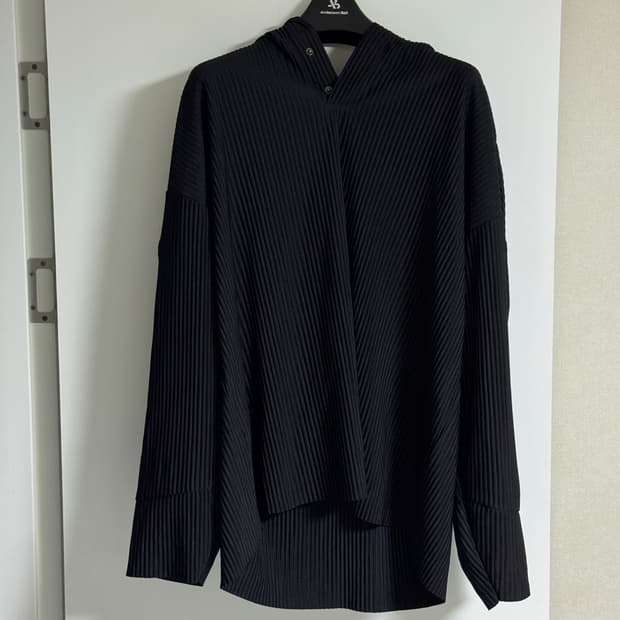 <L> 자라 ZARA 이세이 미야케맛 플리츠 후드 블랙