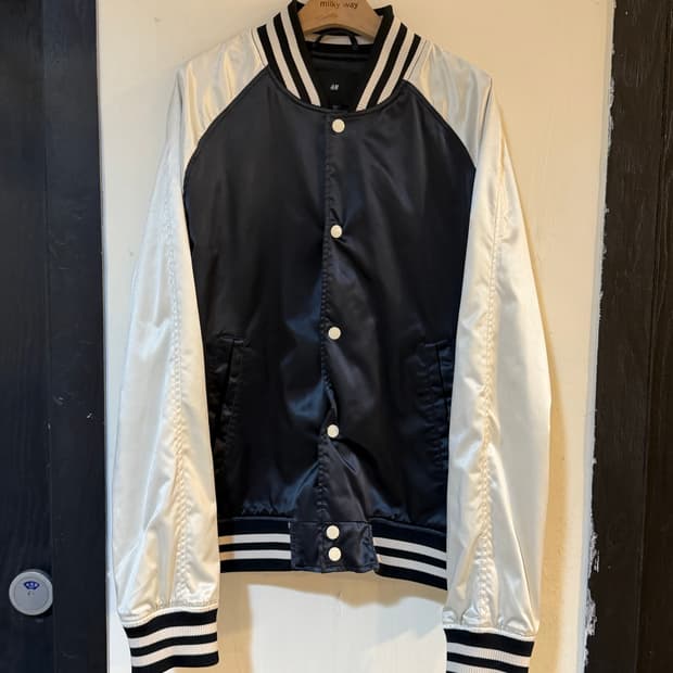 H&M 버튼 라이트 바시티 자켓
