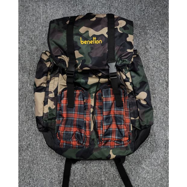 베네통 카모플라쥬 체크 포켓 나일론 백팩 가방