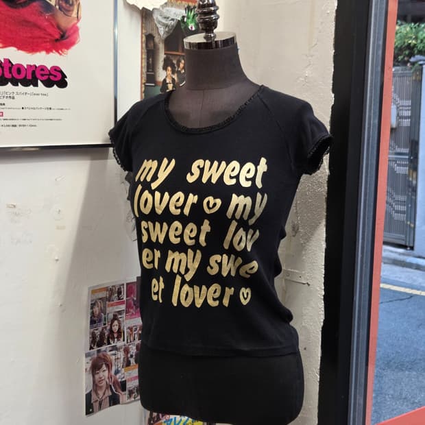 JPN 레이스 포인트 레터링 블랙 슬림핏 반팔
