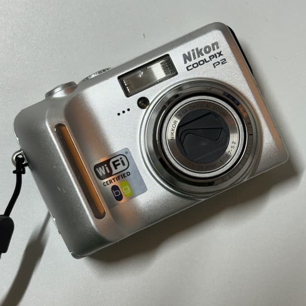 니콘 쿨픽스 p2