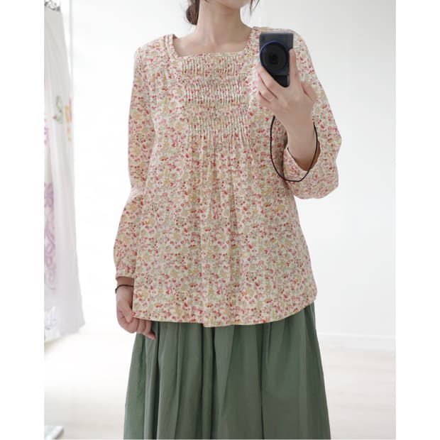  Vintage floral-bambi pattern blouse
