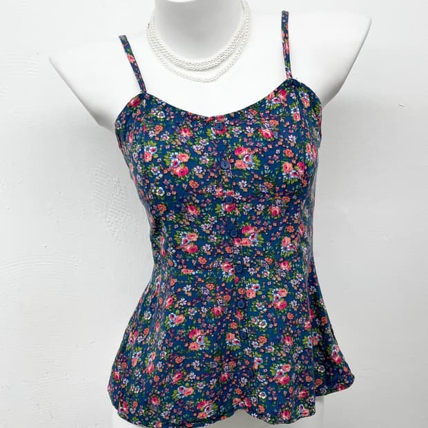 하구미 플로럴 버튼 슬리브리스