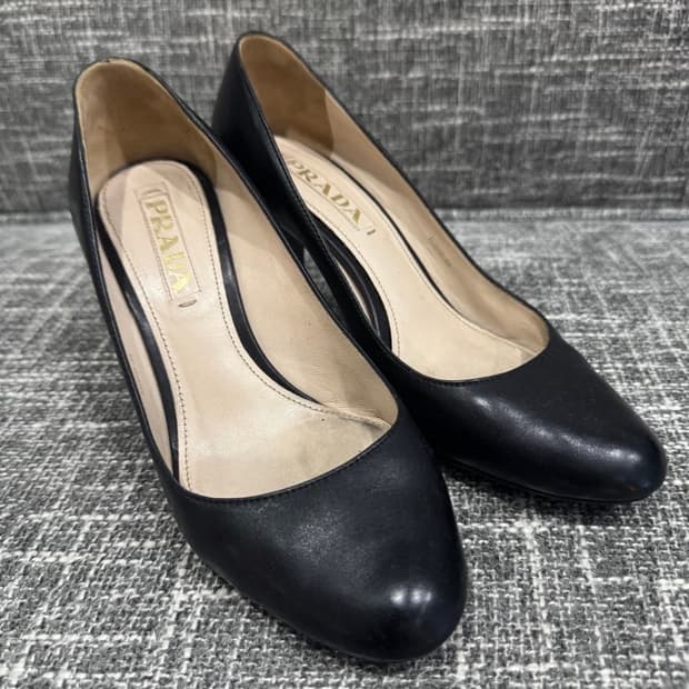 프라다 블랙 가죽 펌프스힐 36사이즈