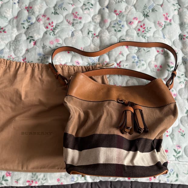 버버리 애쉬비 호보백 미디움