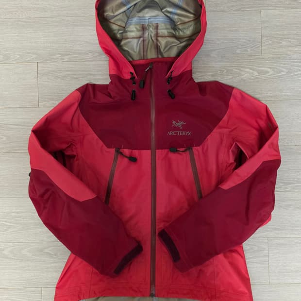 아크테릭스 알파 AR 여성용 Candy Apple Red M/M
