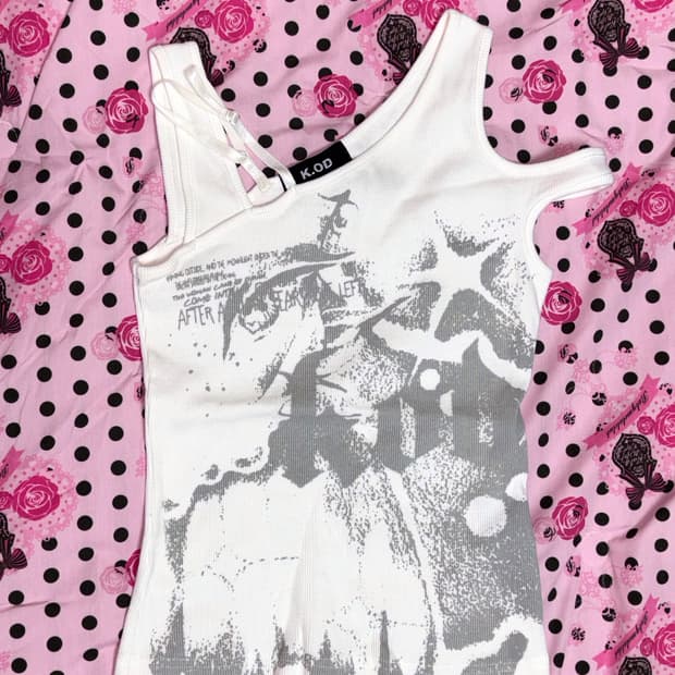 k.od 케이오드 립컷아웃탑 에스파 닝닝 착용 y2k