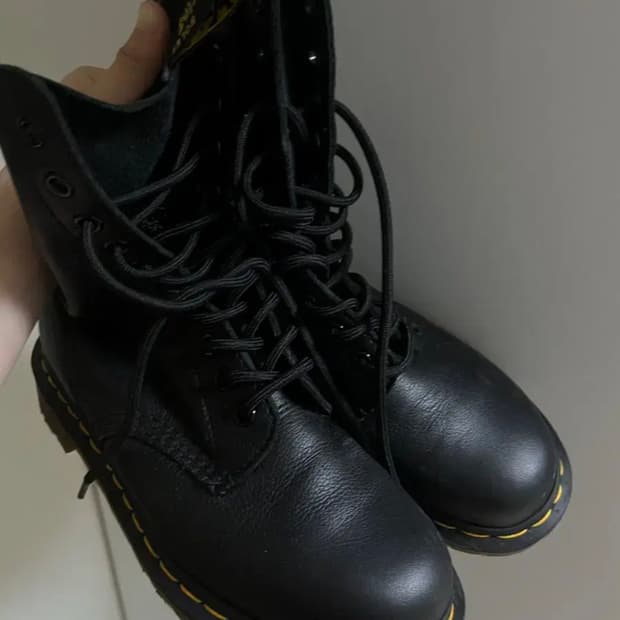 닥터마틴 1490 버지니아 10홀 230