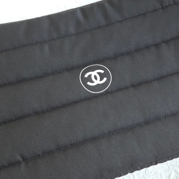 샤넬 뷰티 노트북 파우치