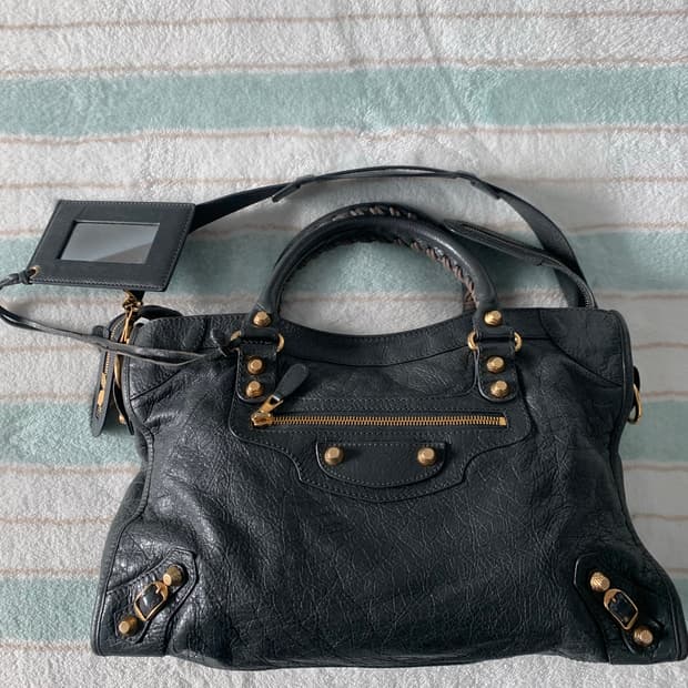 발렌시아가 르시티 모터백 미디움 다크그레이