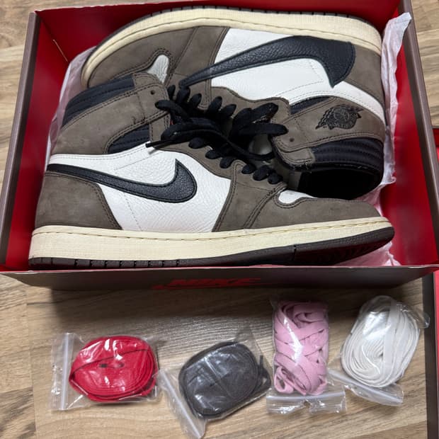 판매)나이키 에어조던1 트래비스 스캇 모카 270 풀구성
