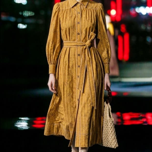 토리버치 엠블럼자수 아일렛 원피스 6사이즈(구입가148만원) 거의새거