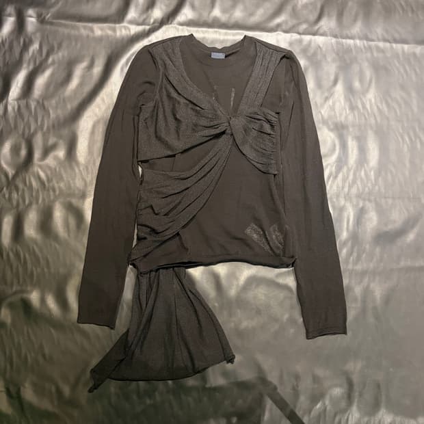 준지 트위스트 랩 디테일 블랙 탑