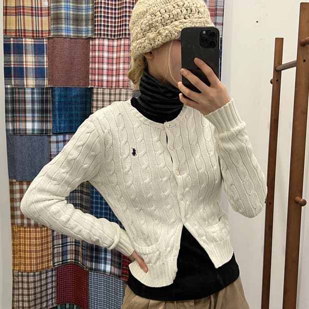 폴로 화이트 니트 가디건