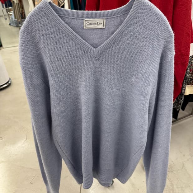크리스찬디올 V넥 니트