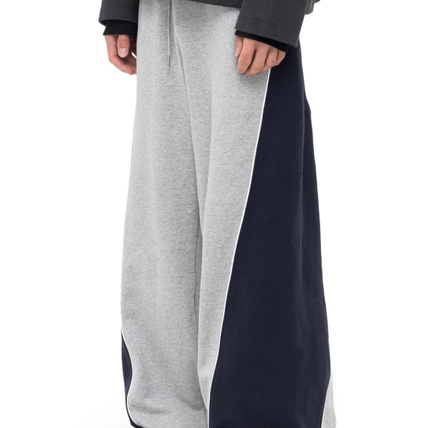 아캄Piping Paneled Sweatpants