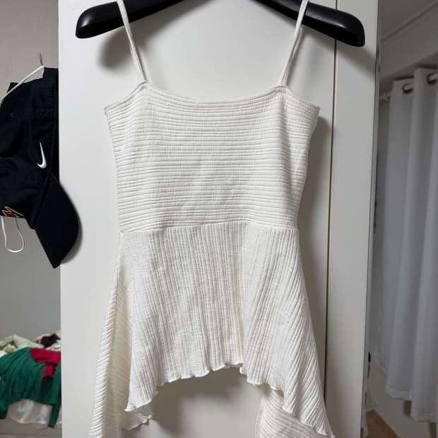 화이트 끈나시 탑 ( 새상품)